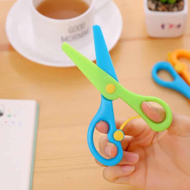 Kid-Friendly Mini Safety Scissors for Creative Crafting - Perfect for Kindergarten & School Projects